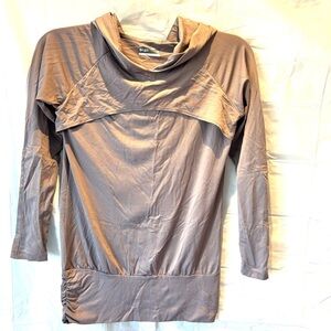 Lija active top deep taupe SZ S P. Worn a few times